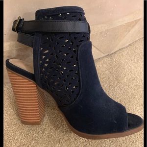 BLK SHOES...Gorgeous!